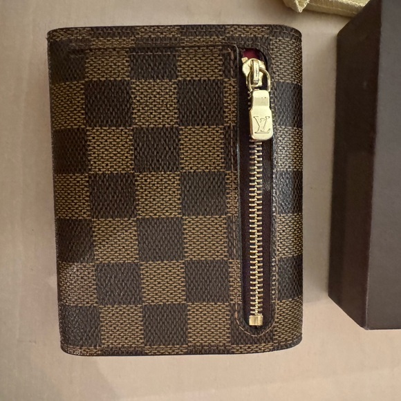 LOUIS VUITTON 
Damier Ebene Koala Compact Wallet - Picture 4 of 14